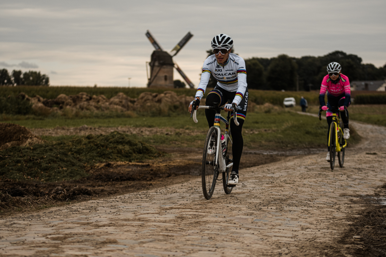 DATA | //clanky/2021/elisa_balsamo | Recon_Paris_Roubaix_Femmes_2021_Valcar_T-S_210930_124_.jpg