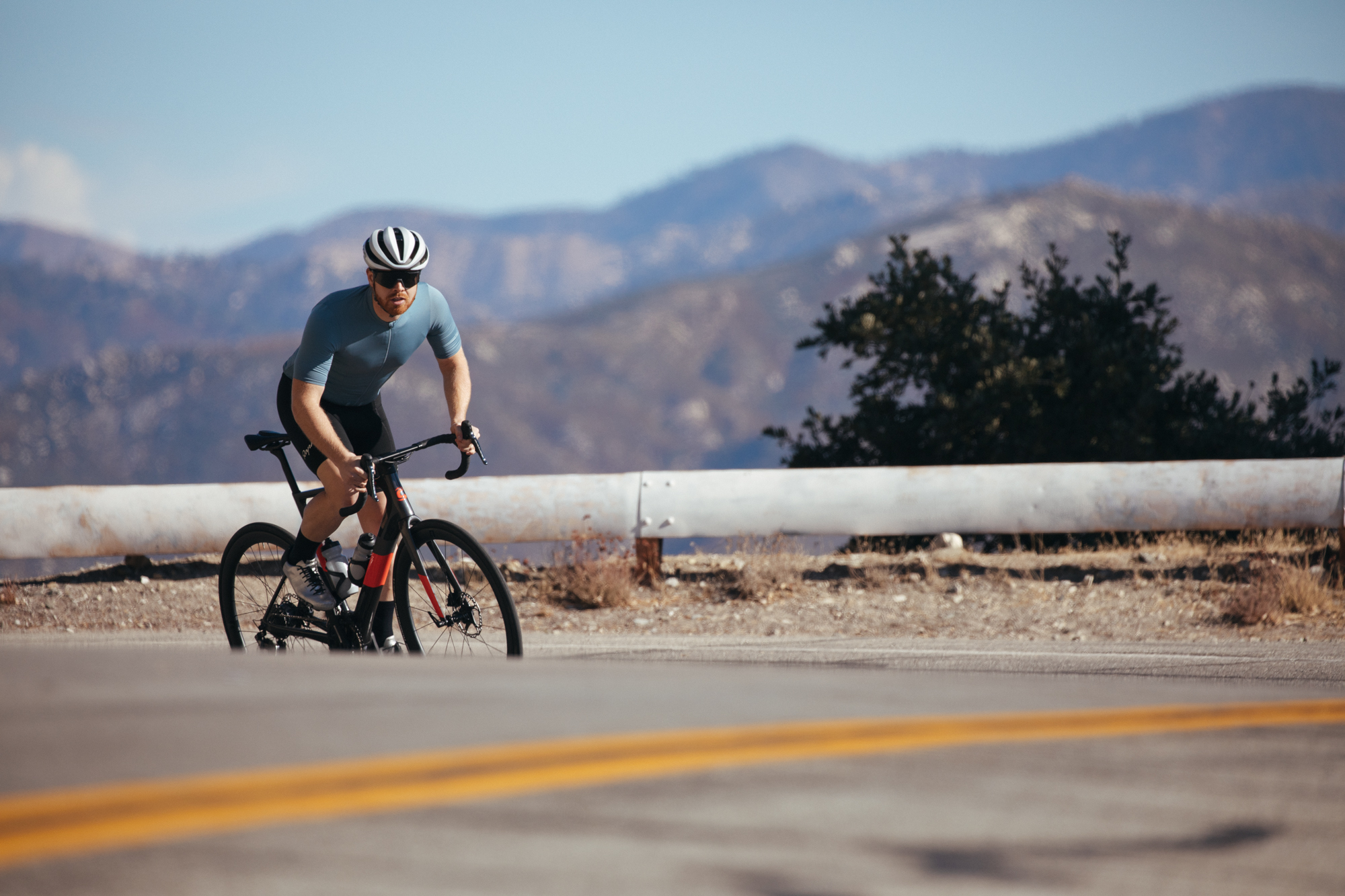 Nowy Cannondale SuperSix EVO Neo – rower e-road stworzony do latania