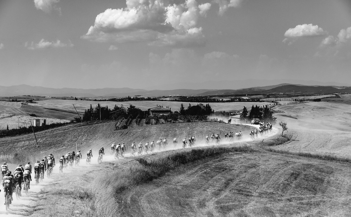 Fotorelacja -  Strade Bianche z zespołami EF Pro Cycling i Valcar Travel & Service